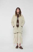 Load image into Gallery viewer, FLORENCE COAT SMOOTH VELVET L.SAND
